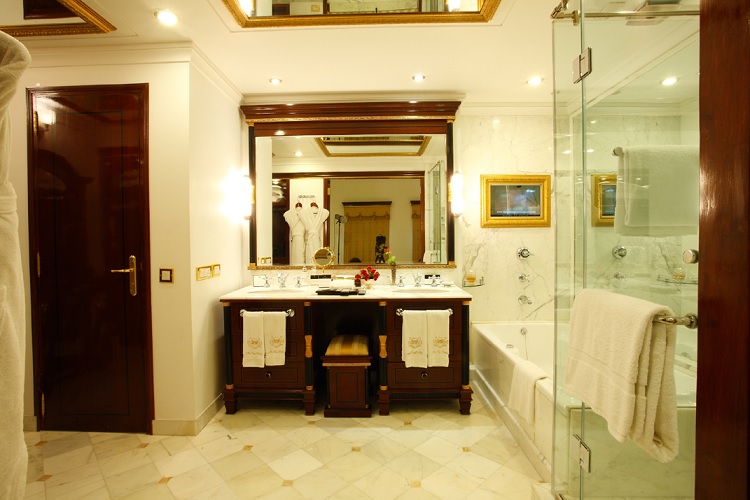C4 Prestige Suite Washroom